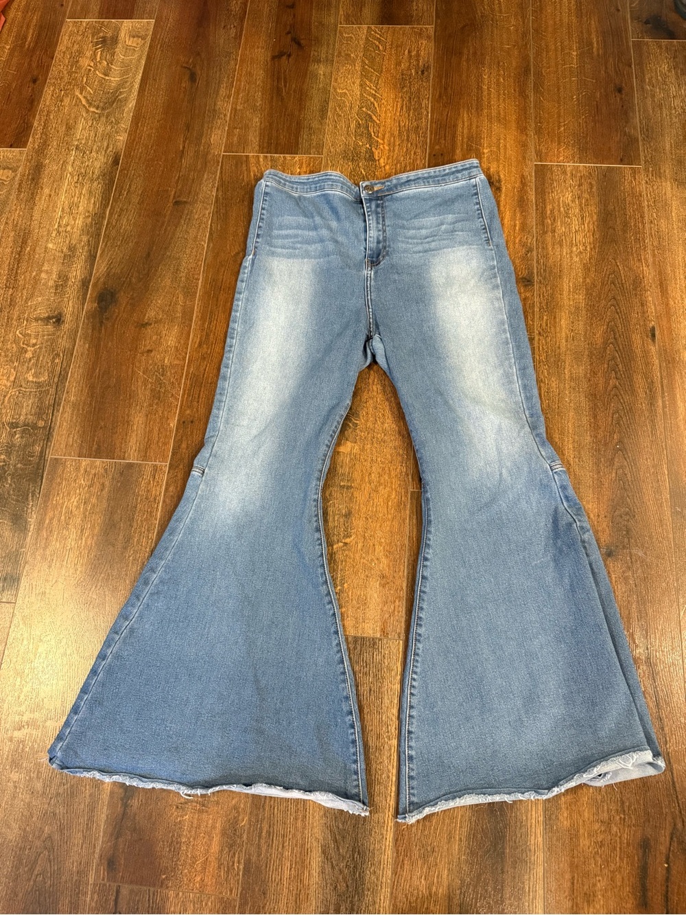 Chelsea & Violet Flared Jeans - size 31